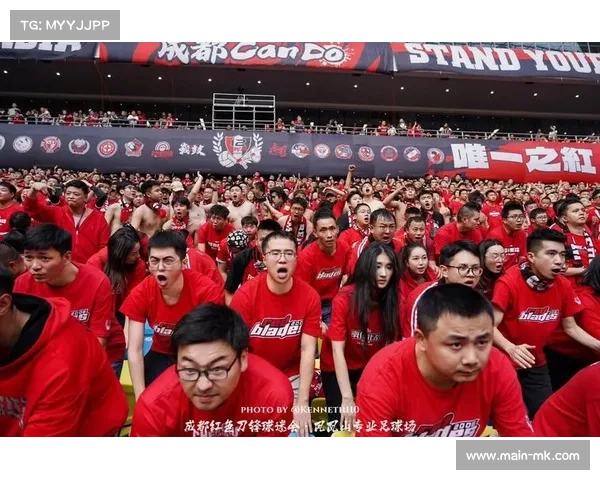 成都蓉城红色刀锋球迷会万人合唱蓉城歌曲为半决赛加油助威 成都蓉城红色刀锋球迷会万人合唱蓉城歌曲为半决赛加油助威